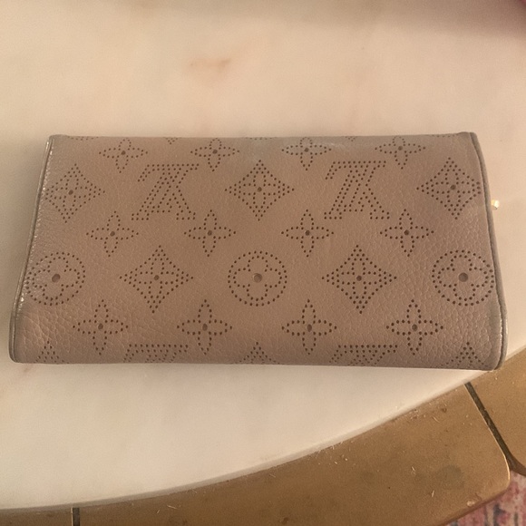 LOUIS VUITTON TAUPE EMPRENTE LEATHER MONOGRAM WALLET - Picture 6 of 11